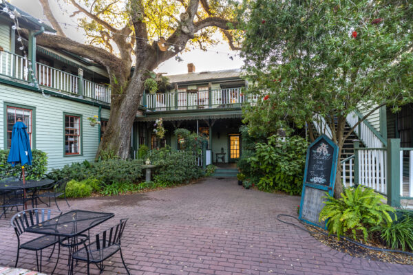 Florida House Inn entryway