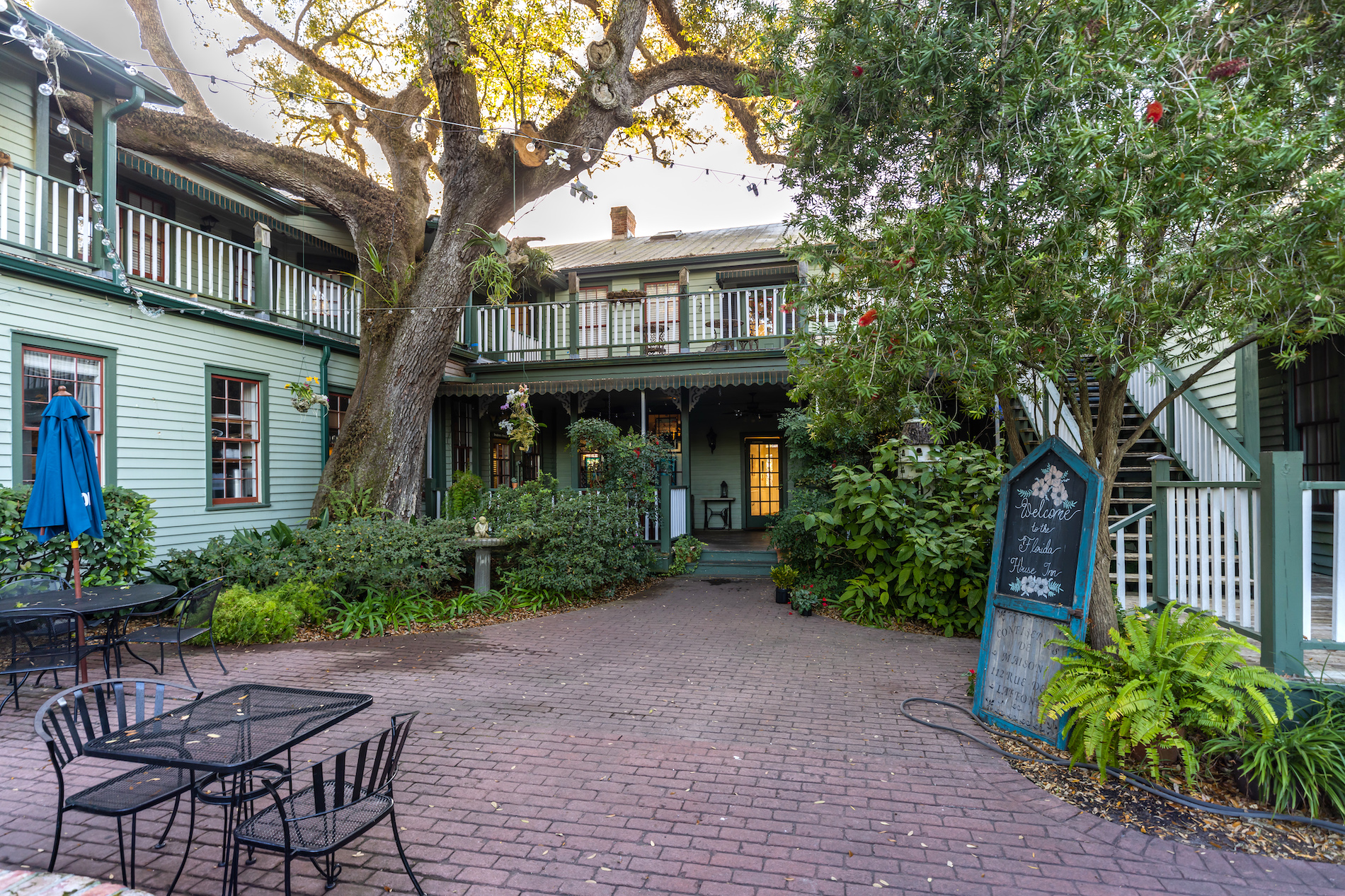 Florida House Inn entryway