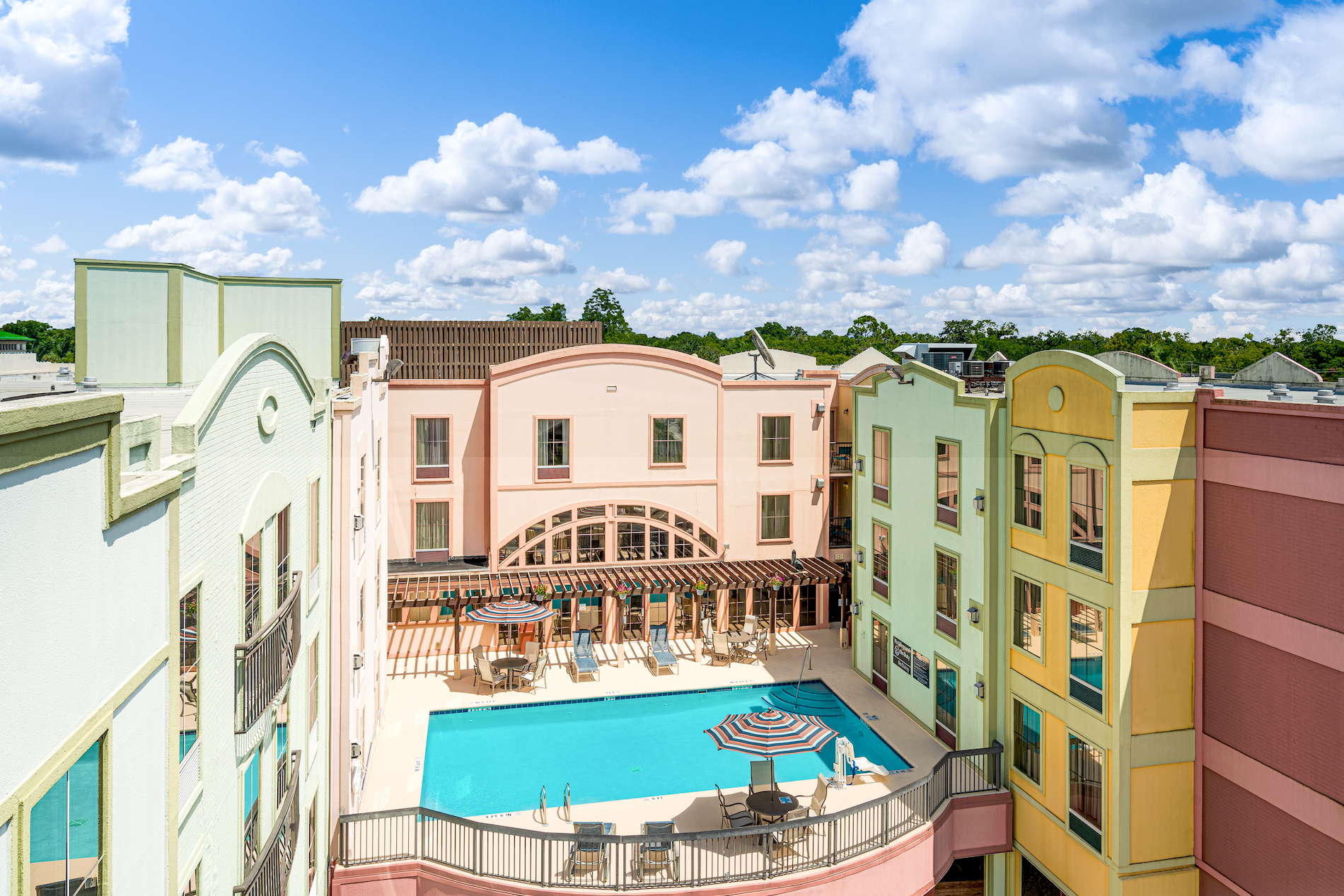 Hampton Inn & Suites, Amelia Island Historic Harbor Front above pool