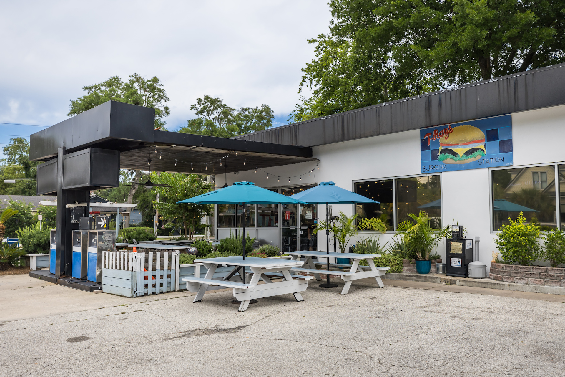 T-Ray's Burger Station exterior